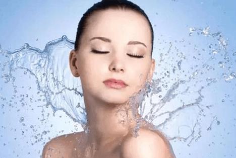 皮肤干燥什么补水好用（分享补水保湿的6个方法）(1)