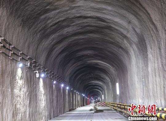 首条海底地铁隧道（我国首条最深最长的地铁海底隧道贯通）(2)