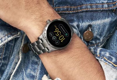 ​fossil第四代智能触屏手表（对智能穿戴充满兴趣的传统表商）