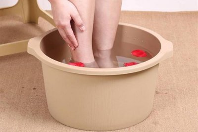 ​泡脚需要多少度的水温 泡脚对减肥有用吗