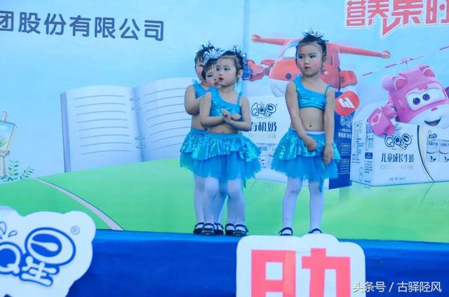 桃花源幼儿园博学一班表演节目（井陉百花幼儿园演出的舞蹈马兰谣）(10)