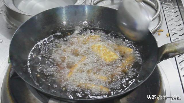 干炸带鱼最简单的家常做法（带鱼炸着也好吃）(6)
