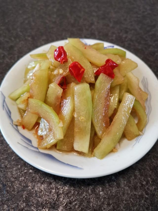 西瓜皮怎么凉拌最好吃（西瓜皮的3种做法）(4)