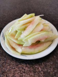 ​西瓜皮怎么凉拌最好吃（西瓜皮的3种做法）