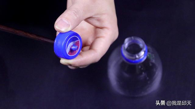 塑料瓶简单变废为宝小妙招实用的（用一个空的塑料瓶）(2)
