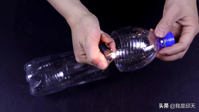 塑料瓶简单变废为宝小妙招实用的（用一个空的塑料瓶）(1)