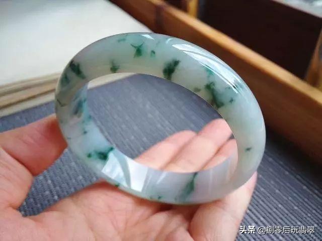 翡翠和玉的区别哪个更好一点（翡翠与玉有什么区别）(2)