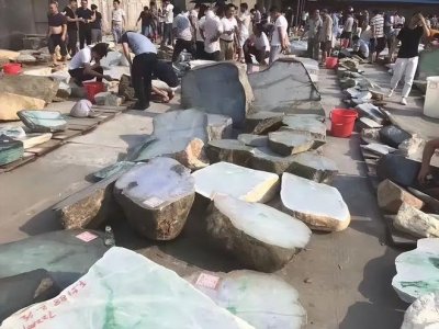 ​深圳翡翠原石批发市场（深圳翡翠原石批发市场在哪里）