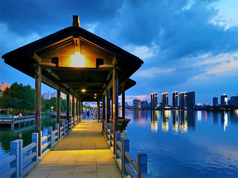 黄冈和黄石哪个城市发展好(黄石和黄冈哪里发达)