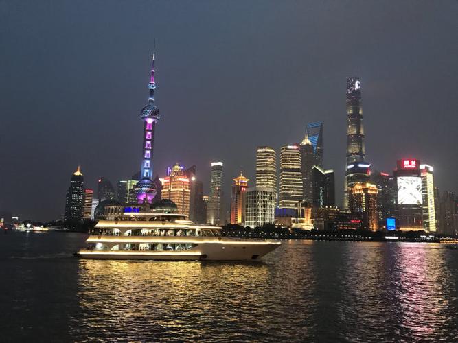 5、上海外滩附近