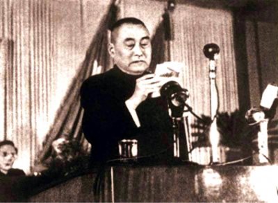 ​他是黄炎培的孙子，曾任南京副市长，父亲是革命烈士，官至副国级