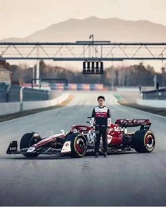 ​中国首位F1赛车手周冠宇：飞驰人生 向世界展现中国速度