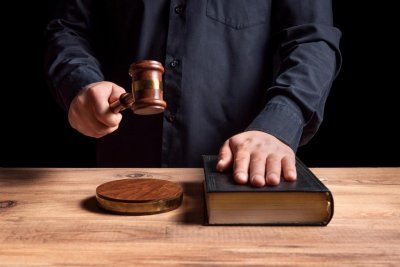 ​证监会立案交易所问询！鼎信通讯涉嫌信披违规 员工行贿案是国网熔断“导火索”