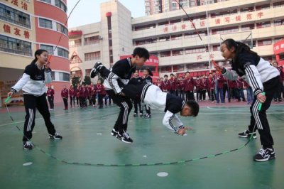 ​跳绳的正确姿势 跳绳对地面的要求