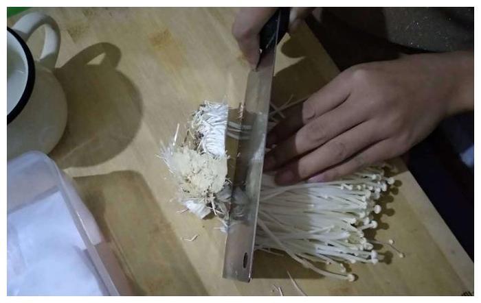 学会这个方法，有吃不完的金针菇，不培土不施肥，3天长出金针菇