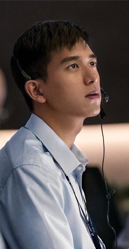 《中国机长》李现饰演人物原型大夸满意，爆料老婆也是“现女友”
