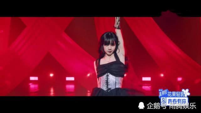 青春有你2合作舞台曝光，汪苏泷赵小棠贴身热舞，Lisa倍显孤单
