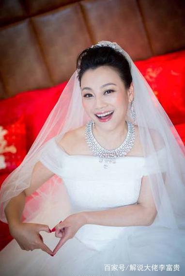 长相雍容华贵被钦点演甄嬛传端妃，年轻端庄大气42岁低调大婚