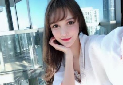 ​14岁被亲妈送去整容，15年花400万整300次，网友：这脸能买几套房