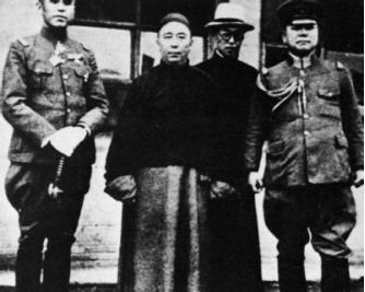 他是川岛芳子的师父，也是日本人，但日本战败后却指认东条英机