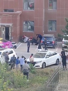 ​19岁女网红疑坠楼身亡，警方：其男友已被拘留