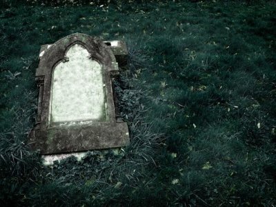 ​“新坟三年不立碑，立碑不出三代人”，老祖宗的说法，立碑啥讲究