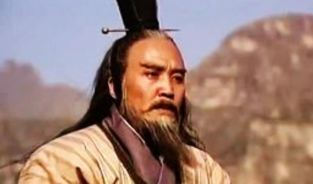 公子鲍知道百姓倾向自己了，就秘密告诉襄夫人，阴谋杀死昭公