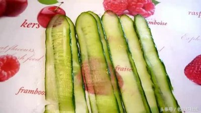 ​简易黄瓜雕花盘饰