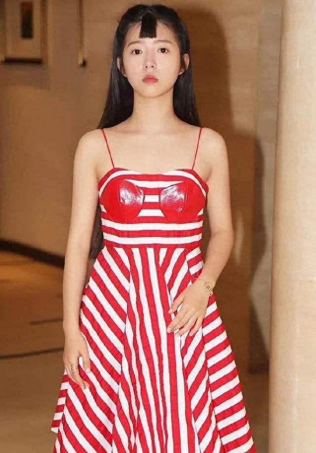 内地新晋小花何蓝逗
