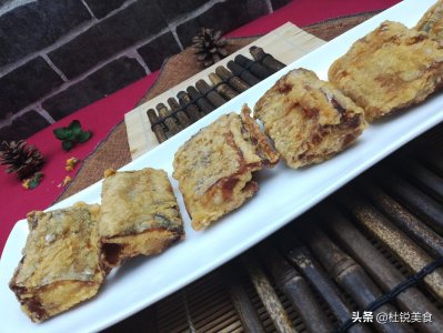 ​腌渍带鱼这种调料绝对不能少，否则腥味重还不入味
