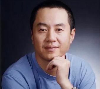 ​女乒教练施之皓，开除世界冠军郭跃引争议，娶小22岁弟子重回上海