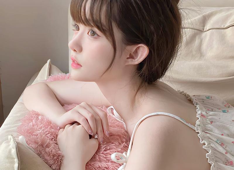 家养这些花，记得不能多晒太阳，晒多了叶子卷曲，状态差