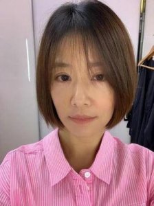 ​林心如46岁怀二胎？大方晒素颜自拍照回应，皮肤紧致显年轻