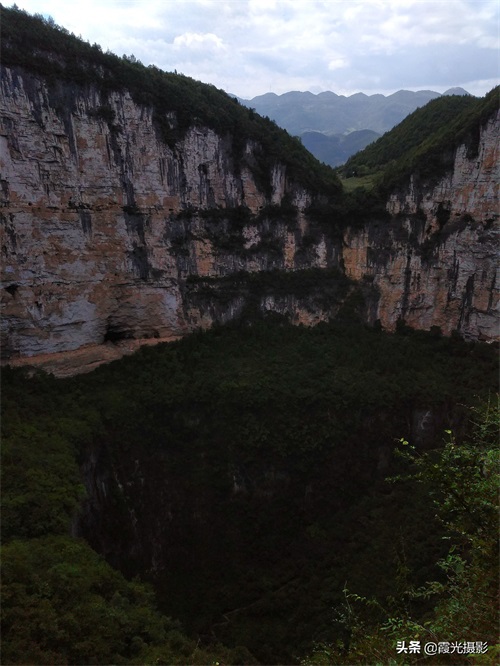 “好大一个坑”，美丽且神秘的重庆奉节小寨天坑