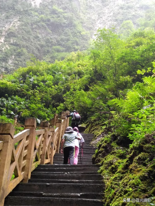 “好大一个坑”，美丽且神秘的重庆奉节小寨天坑
