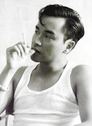 张国荣经典抽烟瞬间，这是我见过抽烟最帅的男人，没有之一！