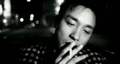 张国荣经典抽烟瞬间，这是我见过抽烟最帅的男人，没有之一！