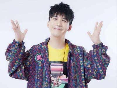 ​大张伟妻子照片曝光，自嘲妻子长得像年画里的胖娃娃