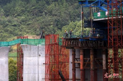 ​渝湘高铁建设按下“加速键”