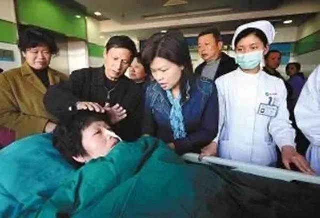 整容失败后的抑郁症案（12年前割肝救儿的）(22)