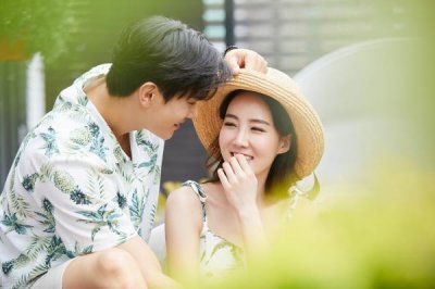 ​男朋友给前妻买东西正常吗，男朋友老给前妻打钱
