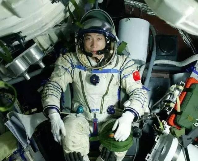 神舟十号航天员排名（为何杨利伟只上过太空1次）(8)