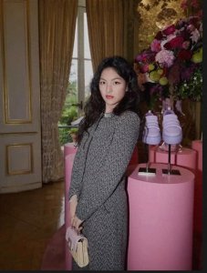 ​王诗龄全英文采访展现自信，明星子女的语言能力引人关注