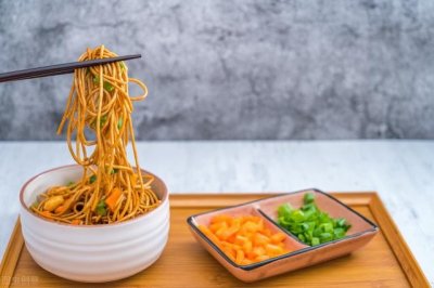 ​麻酱拌面想做的好吃，调制麻酱有学问，探险家教你这么做超级香