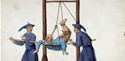 ​女囚受缝阴骑木驴令人发指 但是男版骑木驴更令人胆颤