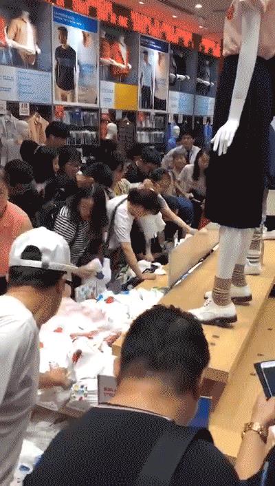 曾经这件优衣库联名款刚出