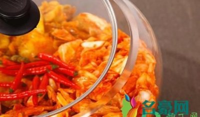 ​泡菜坛子长蛆怎么回事，泡菜坛子底部有水渗出还有白色的虫子怎么回事？