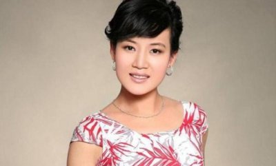 ​央视知名主持徐珺，嫁入豪门却不幸丧夫，今与女儿相依为命