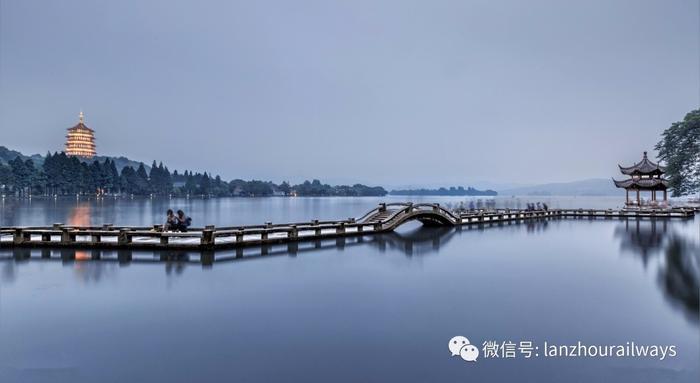 西宁到西安动车232.5元，到太原411元，下午4点发售！到北京广州上海长沙…