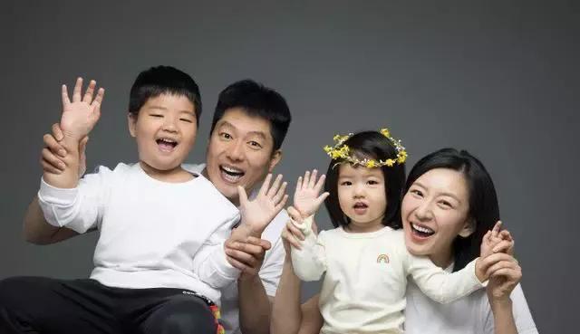 凌潇肃唐一菲夫妇，演技都不错，可惜最近几年资源真的很差！